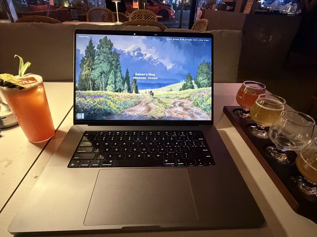 住所楼下新开了家日咖夜酒,过去点了一杯新加坡司令和四杯精酿,然后完善这个一直因为各种借口拖更的blog,精酿挺好喝,新加坡司令也不错,期待下次在新加坡喝到佛山司令:)。